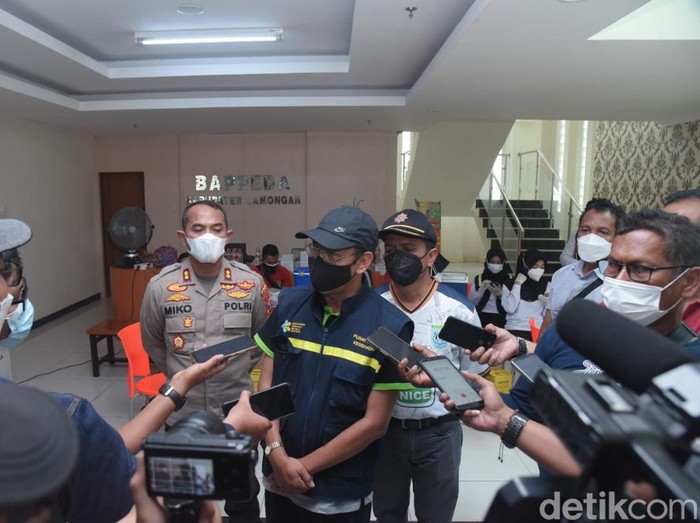 Beredar informasi bahwa COVID-19 varian Omicron ditemukan di Lamongan. Kini, kabar itu dibantah Dinkes Lamongan, atau hanya hoaks.