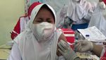 Ekspresi Siswa SD di Banjarnegara saat Disuntik Vaksin