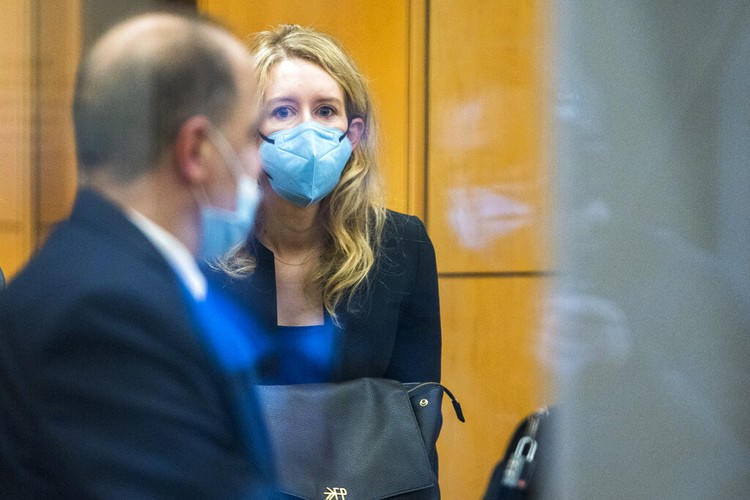 Elizabeth Holmes Elizabeth Holmes