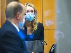 Sosok Miliarder Termuda Ditangkap dan Bangkrut Gegara Startup Bodong