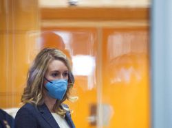 Drama Elizabeth Holmes, Miliarder Termuda yang Masuk Penjara