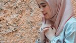 Potret Risty Tagor dengan Gaya Hijab Barunya yang Jadi Sorotan