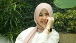 Potret Risty Tagor dengan Gaya Hijab Barunya yang Jadi Sorotan