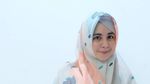 Potret Risty Tagor dengan Gaya Hijab Barunya yang Jadi Sorotan