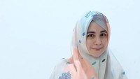 Risty Tagor sebelumnya dikenal sering mengenakan hijab syari yang panjang. Foto: Dok. Instagram @ristytagor.