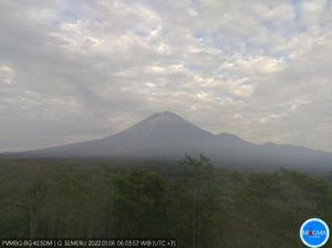 Pantauan Semeru Pagi Ini, Cuaca Cerah Berawan