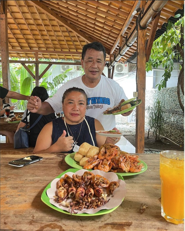 Tanpa kaca mata, Hotman Paris juga jadi terlihat lebih sayu dan lesu. Bagaimana menurutmu penampilan Hotman Paris saat ini? Foto: Instagram/@hotmanparisofficial