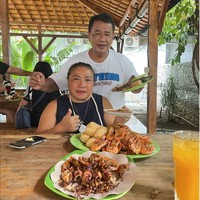 Tanpa kaca mata, Hotman Paris juga jadi terlihat lebih sayu dan lesu. Bagaimana menurutmu penampilan Hotman Paris saat ini? Foto: Instagram/@hotmanparisofficial