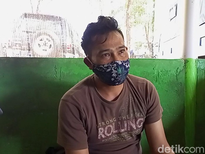 Ismadi, ayah korban wisatawan hilang dan tewas di Pantai Glagah, Kulon Progo, Kamis (6/1/2022).