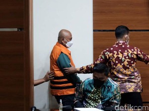 Walkot Bekasi Nonaktif Rahmat Effendi Didakwa Terima Suap Rp 10 M