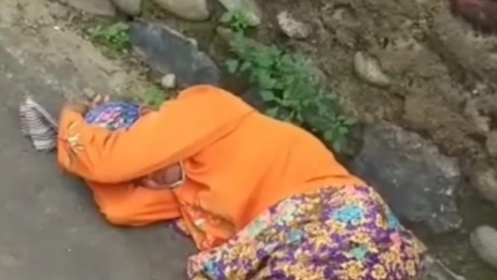Jaenab kembali ditemukan tiduran di jalanan, Banjarnegara, Kamis (6/1/2022).