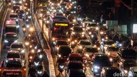 Saat ini, Jakarta kembali menerapkan PPKM level 2 terkait perkembangan kasus COVID-19.