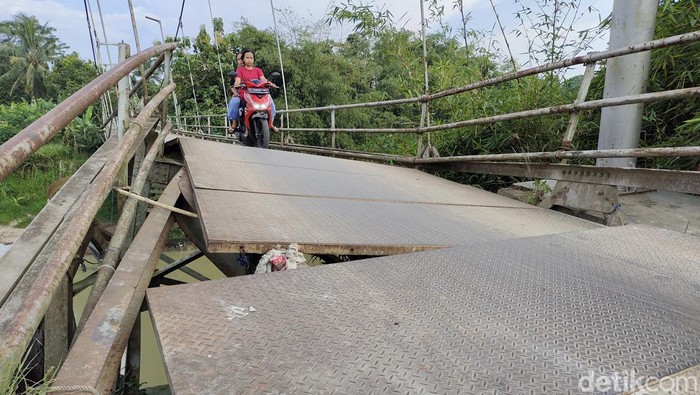 Jembatan Gantung di Lebak
