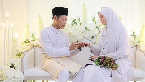 10 Foto Pernikahan Viral Mantan Murid dan Guru, Cinta Berawal dari Reuni