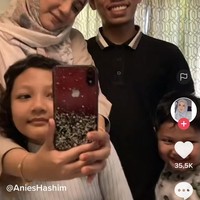 Anies mengungkapkan perbedaan usia tak menjadi penghalang bagi keduanya untuk bersama. Keduanya beda usia 11 tahun, Anies kelahiran 1988 dan mantan anak muridnya kelahiran 1999. Foto: Dok. Tangkapan layar akun TikTok @anieshashim.