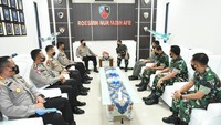Sinergitas TNI-Polri yang selalu terwujud dengan baik ini terus ditindaklanjuti oleh kedua belah pihak. Pertemuan Andi dengan Iqbal ini juga dalam rangka silaturahmi Kapolda Baru ke jajaran Forkopimda.