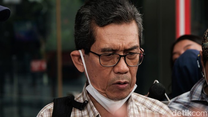 Marwan Batubara bersama sejumlah orang lainnya mendatangi KPK. mereka datang untuk melaporkan eks Gubernur DKI Jakarta Basuki Tjahaja Purnama (Ahok).