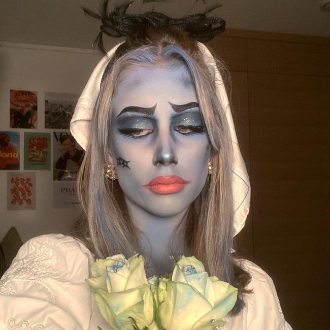 Remaja 16 tahun ini bahkan memiliki akun Instagram khusus untuk mendokumentasika hasil makeup-nya. Tak hanya makeup cantik, ia bahkan cukup jago ketika merias diri sebagai corpse bride.Foto: Instagram