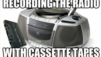 Hayo siapa yang merekam lagu di radio? Foto: Reddit