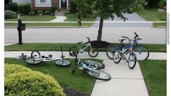 Siapa yang dulu menaruh sepeda seperti ini? Foto: Reddit