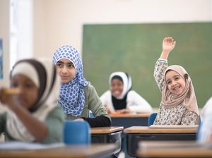 8 Adab Mencari Ilmu dalam Islam, Boleh Banyak Bertanya?