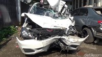 Korban tewas atas nama Lianlin Herlina (33), warta Desa Mekarsari, Kecamatan Karangnunggal, Tasikmalaya, Jawa Barat. Semua korban sudah dalam perawatan tim medis Rumah Sakit Abdul Radjak Purwakarta. Kasus ini dalam penanganan unit laka Lantas Polres Purwakarta.