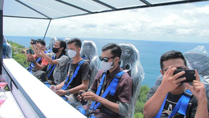 Seru! Tempat Ini Tawarkan Ngopi in The Sky di Atas Ketinggian 30 M