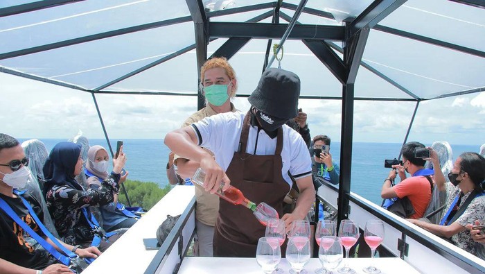 Seru! Tempat Ini Tawarkan Ngopi in The Sky di Atas Ketinggian 30 M