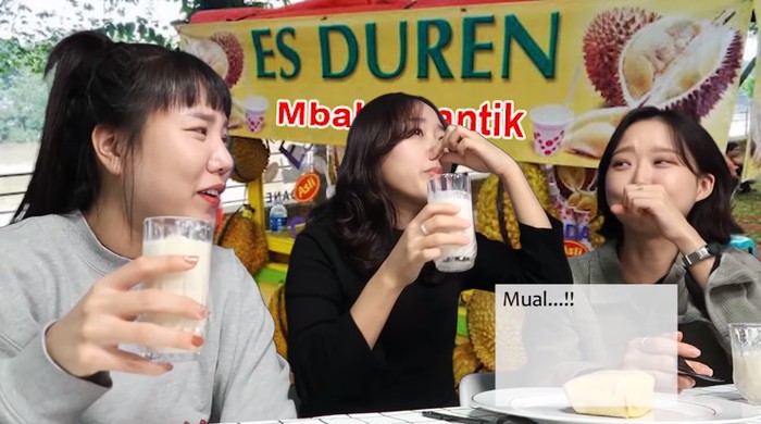 Orang Korea Cicip Durian, Tak Tahan Aromanya yang Tajam