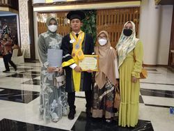 Personel Polda Sumut Lulusan Terbaik Magister Hukum, Raih IPK 4