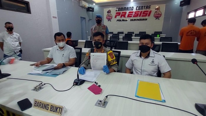 Polisi memperlihatkan SPH yang dipakai oleh seseorang inisial RR untuk menjadi dasar terbitnya sertifikat