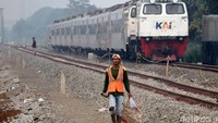 Sekadar informasi, dalam pembangunan rel gandi ini 900 bidang tanah yang ada di jalur tersebut direlokasi PT KAI.