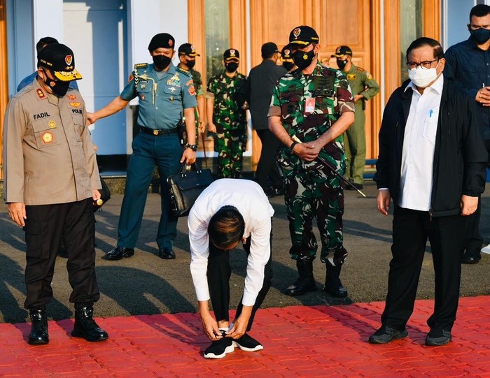 Presiden Jokowi saat Hendak Terbang ke Jateng