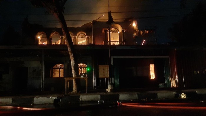 Rumah mewah di Pekanbaru, Riau terbakar