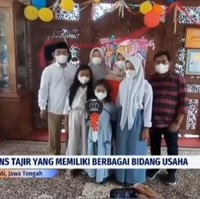 Kado mobil mewah itu udiberikan karena anaknya yang bernama Ailza Richarda Chamim telah berhasil masuk ke fakultas kedokteran, sedangkan yang bernama Amnesty Ratu Urbaningrum berhasil menjadi juara kelas. Foto:  Arif Syaifuddin/Detikcom