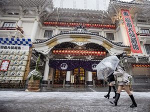 Dramatis! Kala Kuil Jepang Diselimuti Salju
