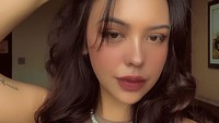 Sarah Louise ikut mendapatkan sorotan seiring pemberitaan mengarah ke keluarga Fadly dan Bibi Ardiansyah. Foto: Instagram Sarah Louise