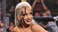 Ia pernah jadi bintang WWE. (Foto: Instagram @realscarlettbordeaux)