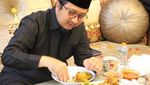Sederhana! Ustaz Yusuf Mansur Hobi Ngopi dan Ngemil Tahu Goreng