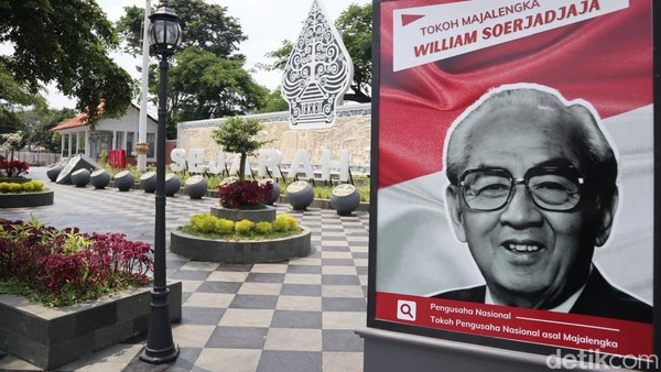 Taman ini dilengkapi dengan informasi tentang pemimpin Majalengka dari masa ke masa dan terpasang foto-foto para tokoh Majalengka (Bima Bagaskara/detikTravel) Taman ini dilengkapi dengan informasi tentang pemimpin Majalengka dari masa ke masa dan terpasang foto-foto para tokoh Majalengka (Bima Bagaskara/detikTravel)