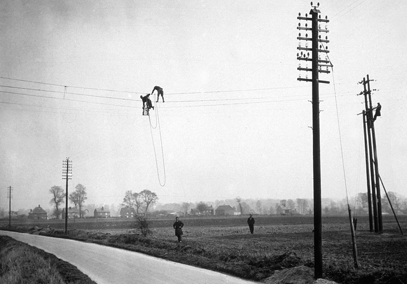 Trainee wireless telegraph operators at Marconi House, London, 18th March 1913.  (Photo by Topical Press Agency/Hulton Archive/Getty Images)
