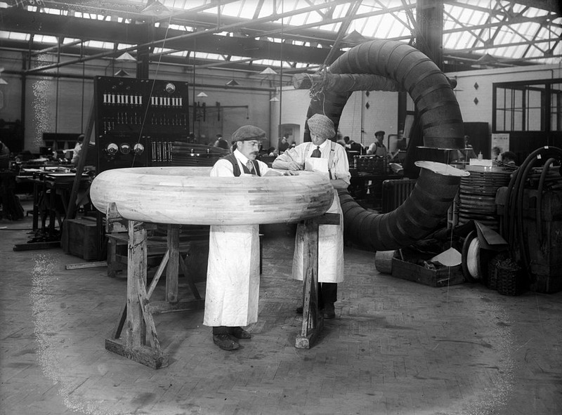Trainee wireless telegraph operators at Marconi House, London, 18th March 1913.  (Photo by Topical Press Agency/Hulton Archive/Getty Images)