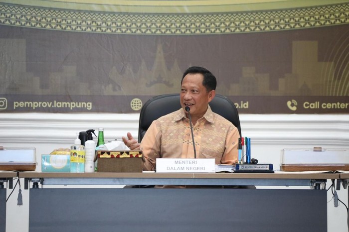 Menteri Dalam Negeri Muhammad Tito Karnavian menghadiri Rapat Koordinasi Monitoring, Evaluasi Program, dan Kegiatan Strategis Provinsi Lampung di Mahan Agung, Bandar Lampung kemarin. Dalam rakor tersebut, Tito meminta kepala daerah agar mengutamakan program pengendalian pandemi COVID-19 di tahun 2022