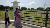 Dari penelusuran di situs tersebut, selain Alun-alun Utara, ada Gedung Agung yang dijual 32,9 USDT. Sedangkan Kepatihan dijual dengan harga 17, 39 USDT.