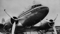 Pesawat Pan Am terparkir di Bandara Heatrow, London, (1/7/1947).  Pan Am merupakan maskapai penerbangan internasional utama Amerika Serikat. Pan Am gulung tikar pada 1991 karena krisis keuangan. (Getty Images/Harry Shepherd)