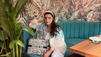 Lewat Instagram, Ashanty memamerkan keseruannya saat di Turki. Termasuk juga momen kuliner mewahnya dengan pemandangan balon udara di Cappadocia. Foto: Instagram @ashanty_Ash