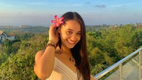 Aurora Ribero, aktris cantik yang membintangi series Kaget Nikah bersama Kevin Julio. Ia menjadi sorotan lantaran kemistri keduanya sangat kuat. Foto: Instagram @auroraribero