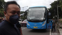 Pembayaran ongkosnya pun bisa melalui aplikasi secara digital.