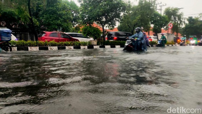 banjir di surabaya