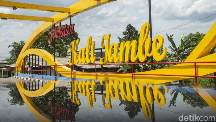 Begini Rupa Jembatan Kali Jambe Tambun Usai DIpermak RP 4,9 M Jembatan Kali Jambe, Tambun, Kabupaten Bekasi, kini tampil merona usai dipermak. jembatan tersebut merupakan penghubung jalan antara Tambun Selatan dan Tambun Utara.